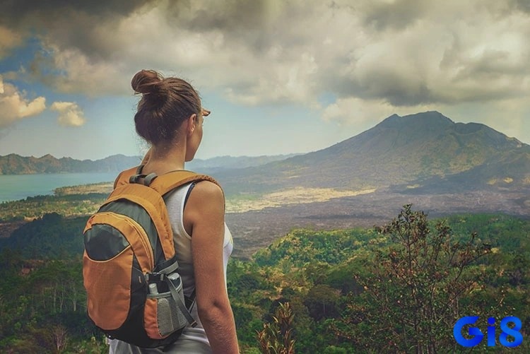 Nằm mơ thấy đi du lịch một mình cho thấy bạn đang được những người xung quanh đánh giá cao